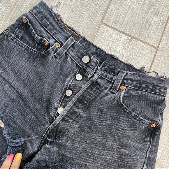 ON HOLD‼️‼️Vintage distressed Levis 501’s💣 - Picture 4 of 7